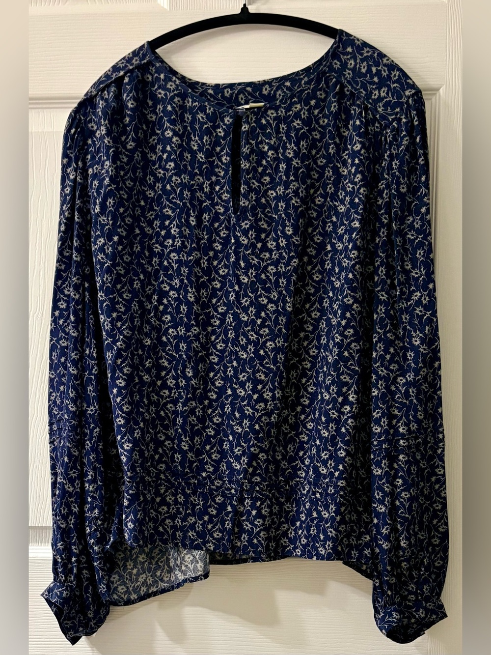 Treasure & Bond Navy and White Floral Tie-Neck Blouse size 2x